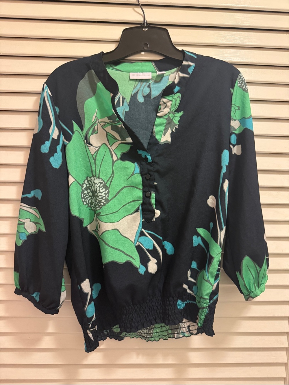 Women's Navy Floral New York & Company Blouse with Green Accents